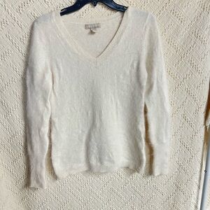 Banana Republic Women's Cream V-Neck Sweater